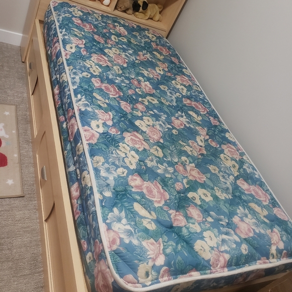 Twin beds - Picture 4 of 6